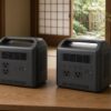 テーブルに並べた2台のポータブル電源